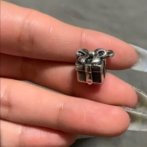 JAMES AVERY GIFT BOX CHARM